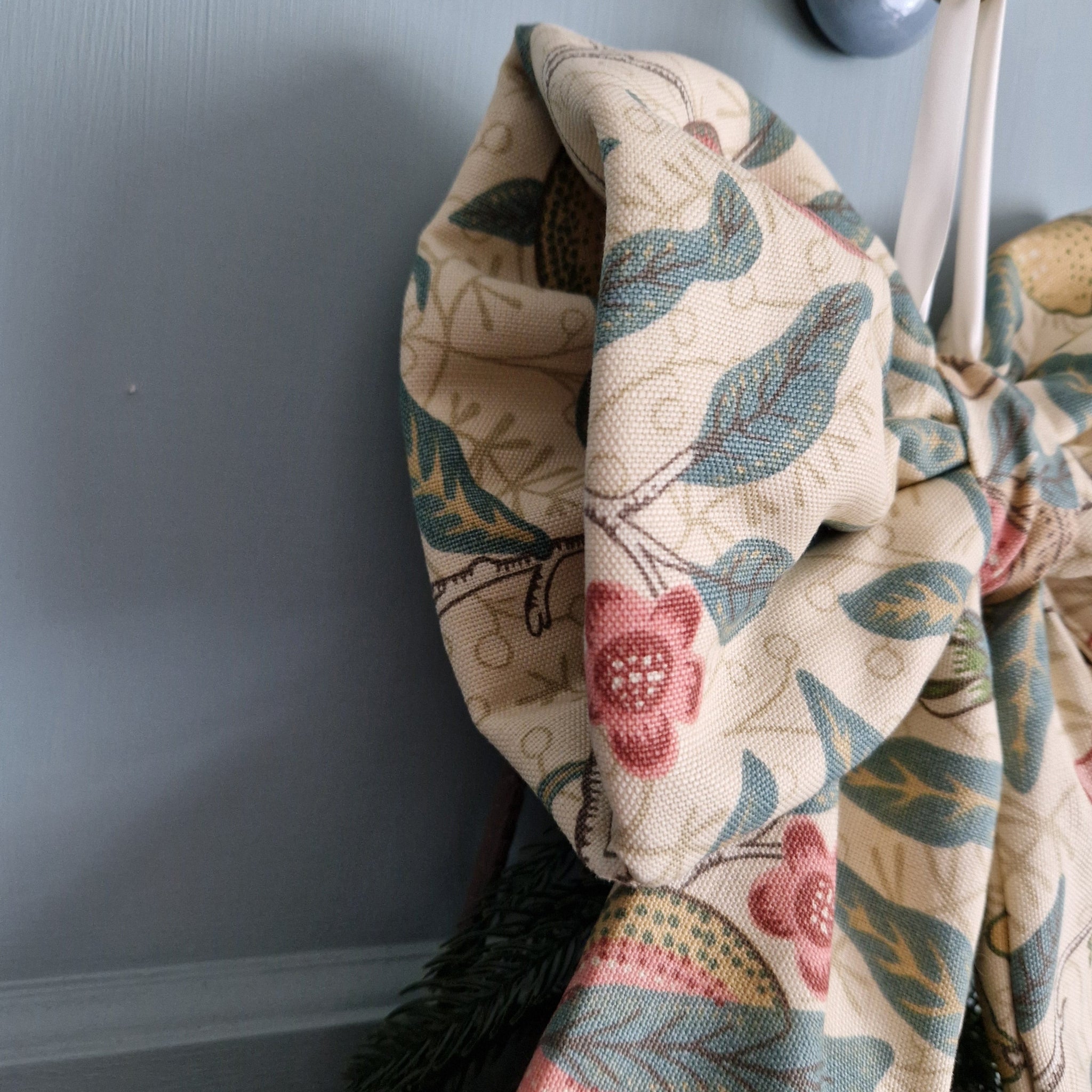 William Morris Large Fabric Bow -Fruit