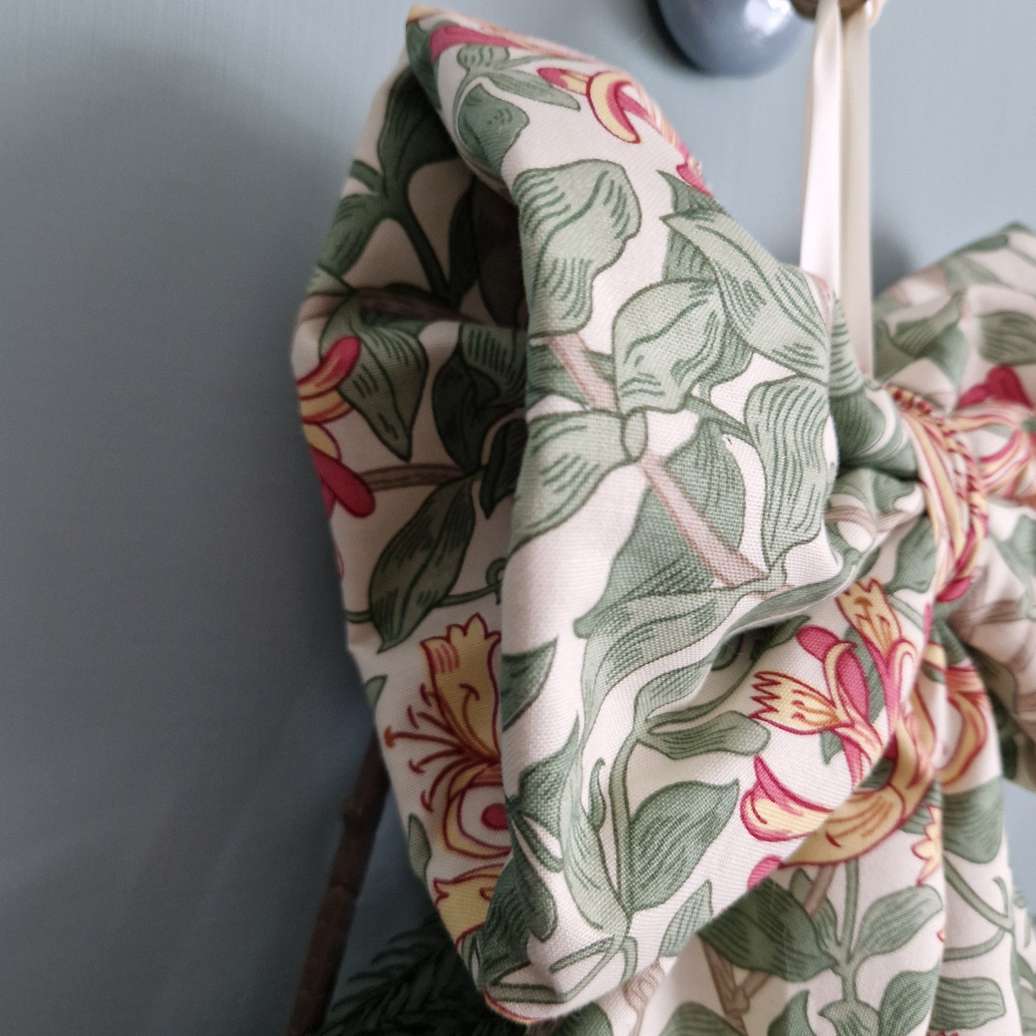 William Morris Large Fabric Bow - Honeysuckle